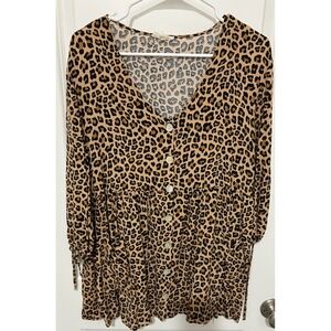 Entro‎ Leopard Print Button Front Tiered top L Long Sleeve V Neck